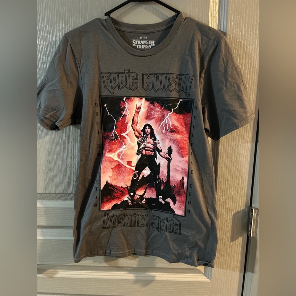 Netflix Stranger Things Eddie Munson Men Rock T-Shirt Size Small